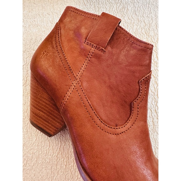 Frye Reina Western Ankle Boots Pointy Toe Cognac Brown Leather 7.5 NEW - Picture 4 of 10